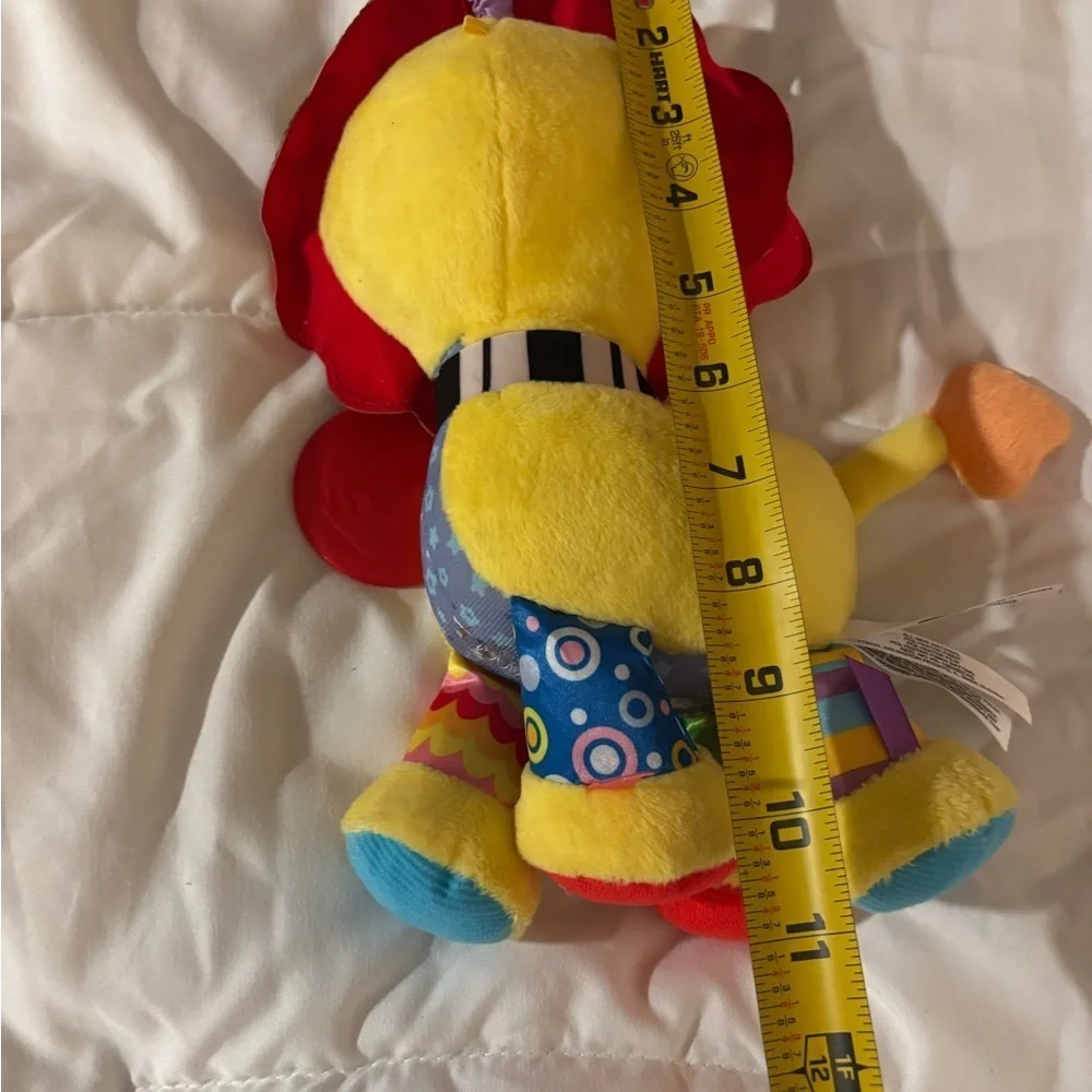 VTech Crinkle and Roar Lion, Yellow Vibrant Plush Lion Learning Toy